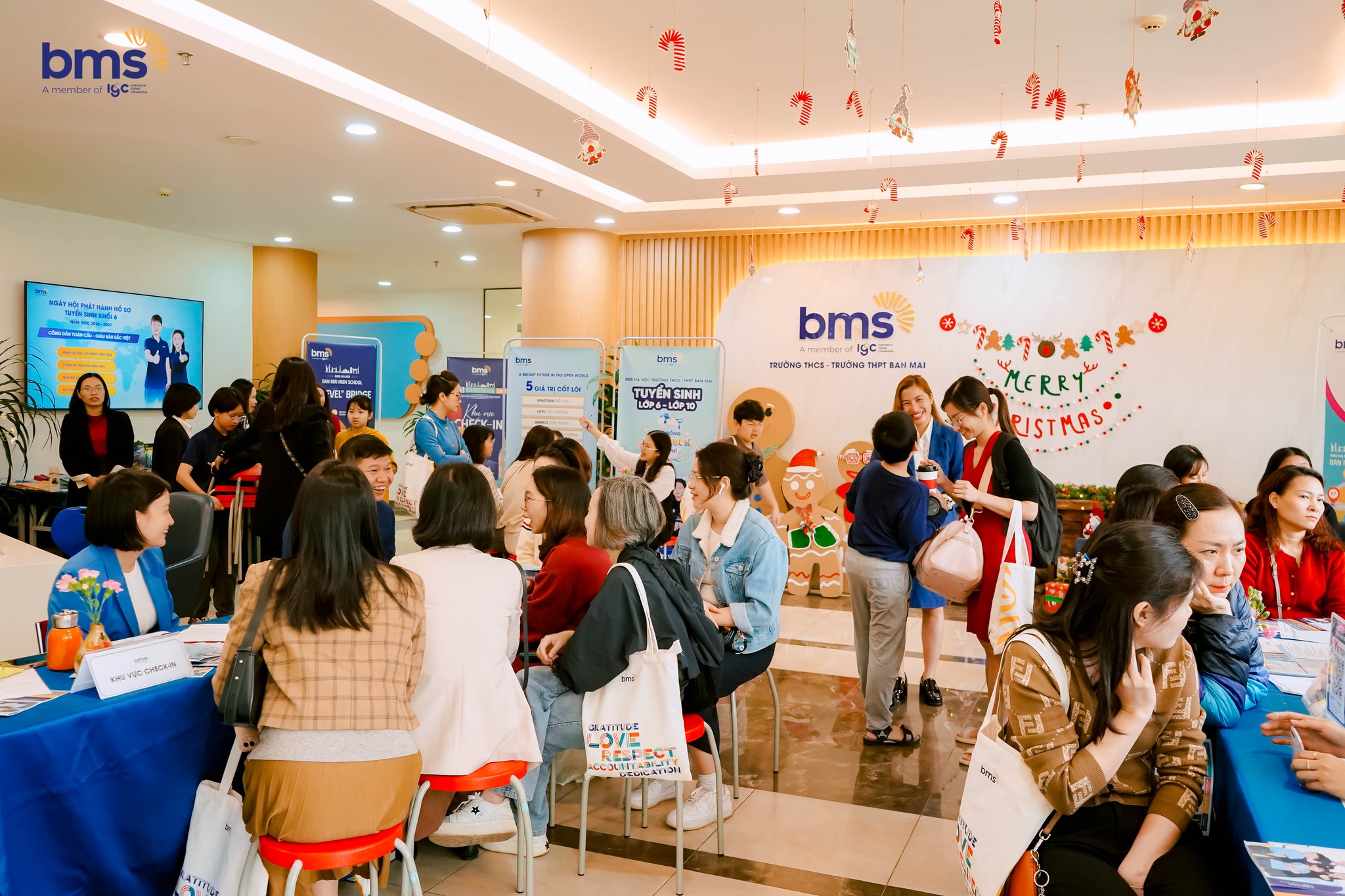 Nỗi niềm cha mẹ trên "đường đua" vào lớp đầu cấp